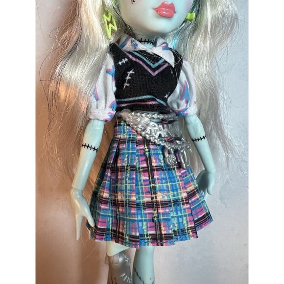 Monster High Frankie Stein G3 Reboot Mattel 2022 Generation 3 - Picture 4 of 9